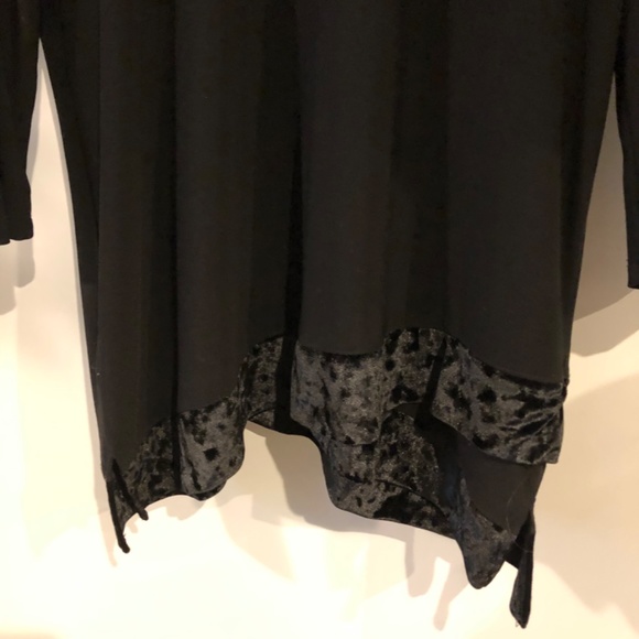 Black tunic with velvet asymmetric hem - Picture 4 of 5